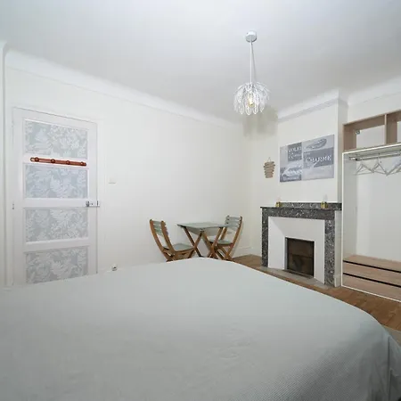 Jolie Au Calme A Bed & Breakfast