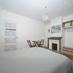 Jolie Au Calme A Bed & Breakfast
