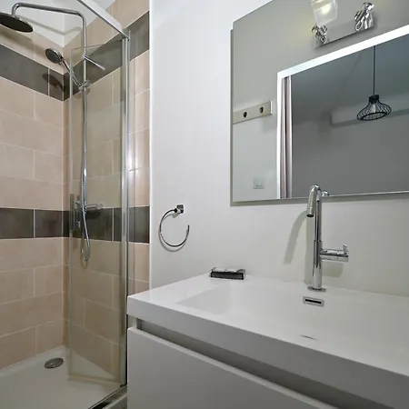 ベッド・アンド・ブレックファスト Jolie Au Calme A オザ