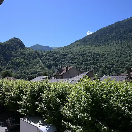 Jolie Au Calme A Auzat