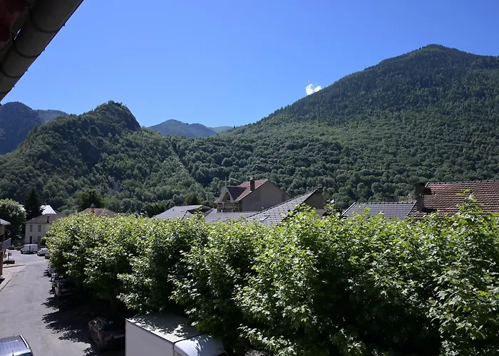 Jolie Au Calme A Auzat